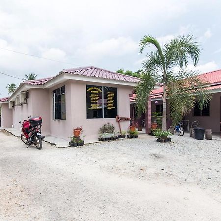 Kampung Guest House Pantai Cenang  Exterior photo