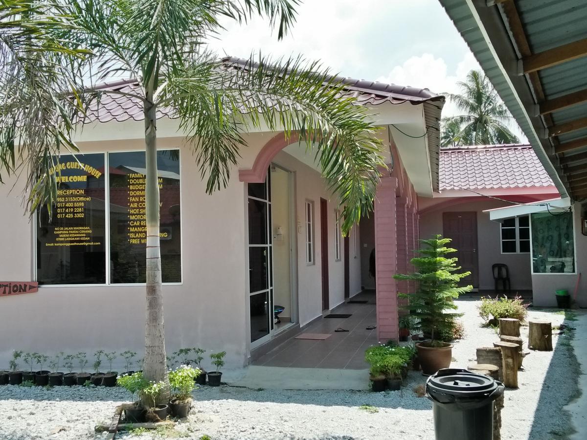 Kampung Guest House Pantai Cenang  Exterior photo