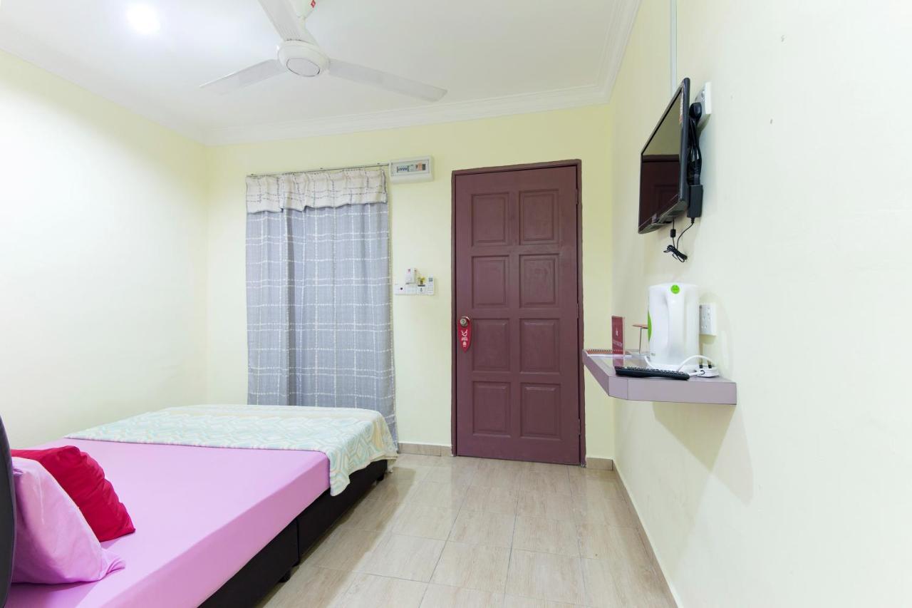 Kampung Guest House Pantai Cenang  Exterior photo