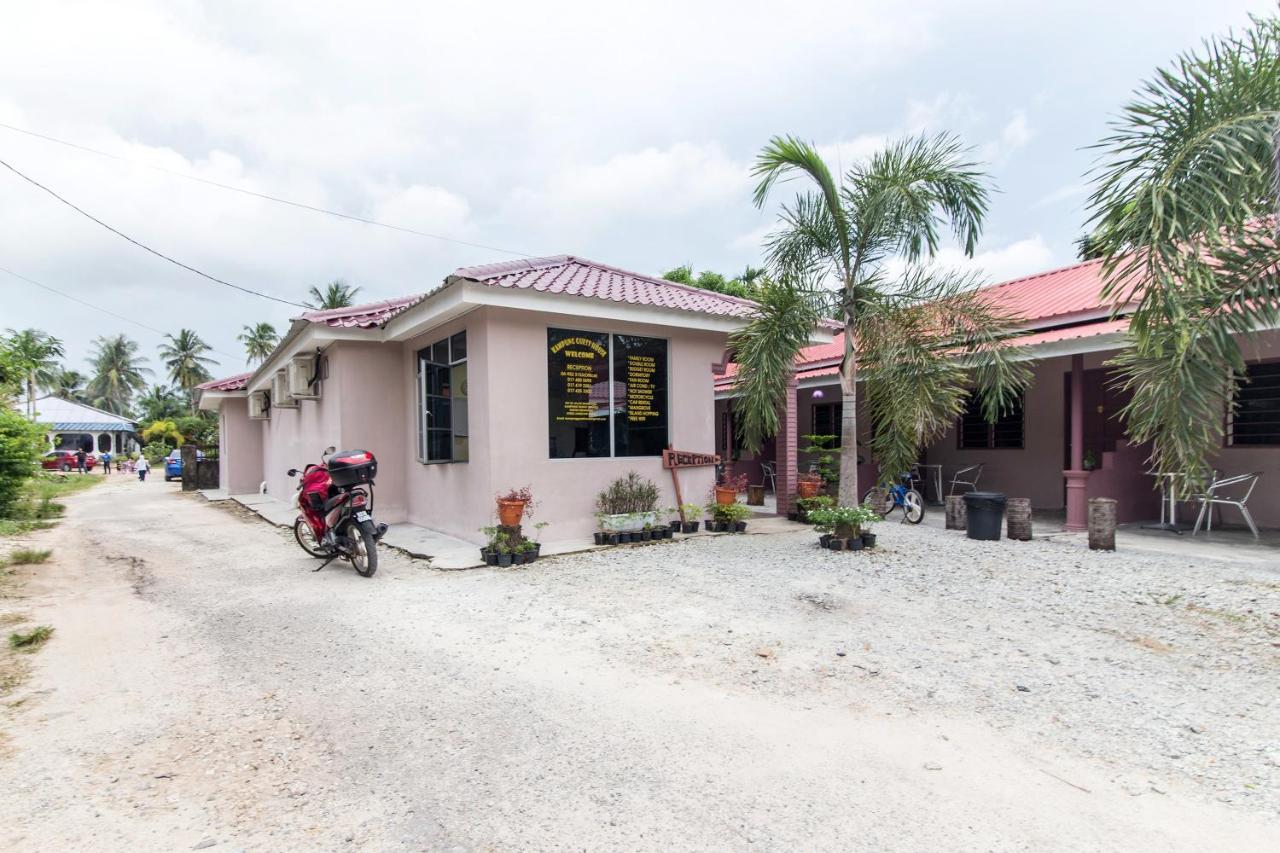 Kampung Guest House Pantai Cenang  Exterior photo